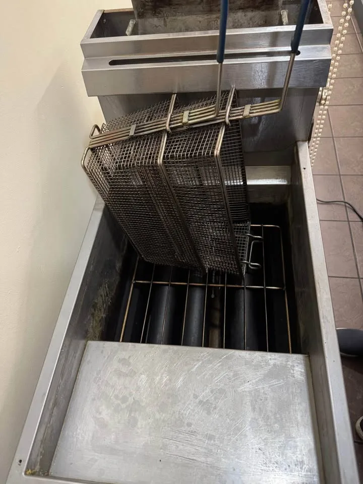 Bishop Commercial Deep Fryer – Heavy Duty Stainless Steel image indicator(4)