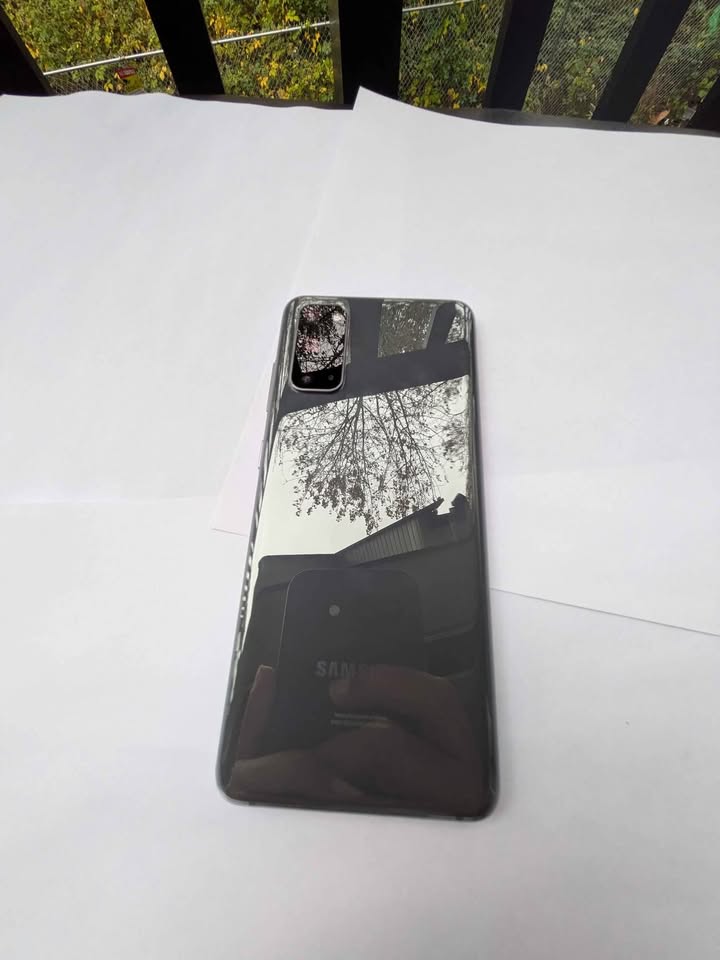 Samsung Galaxy S20 5G (128gb) Unlocked + free case - photo 3