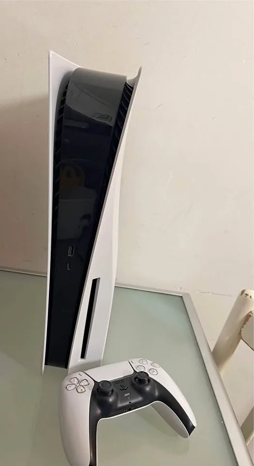 PS5 Disc and Controller thumbnail