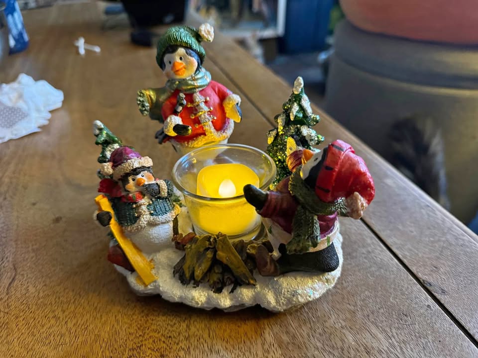 Cute Christmas candle holder with penguins