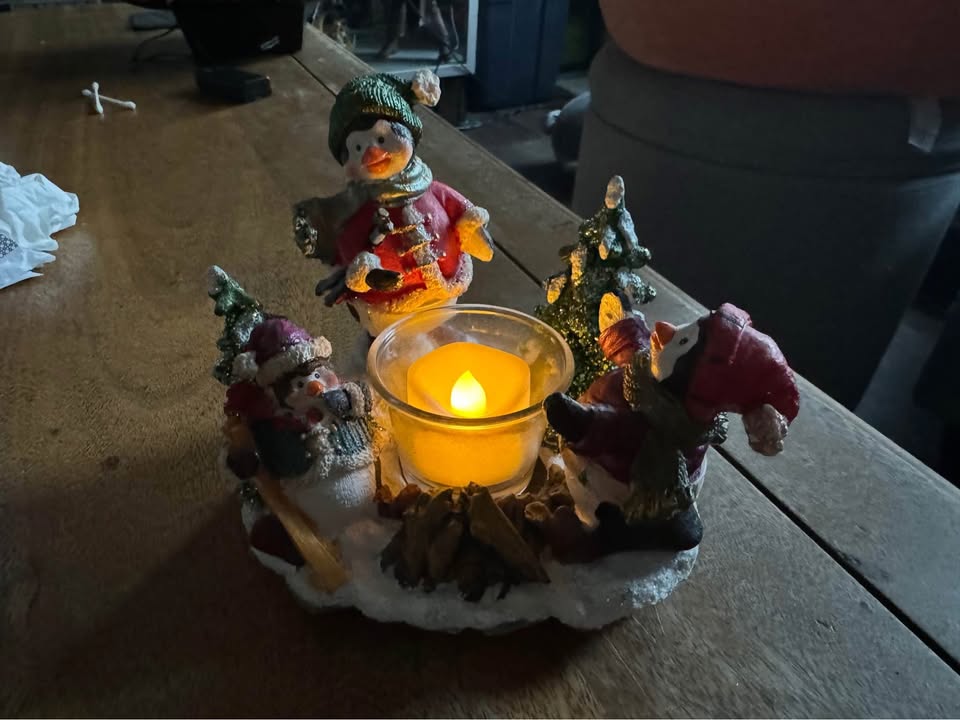 Cute Christmas candle holder with penguins - photo 2