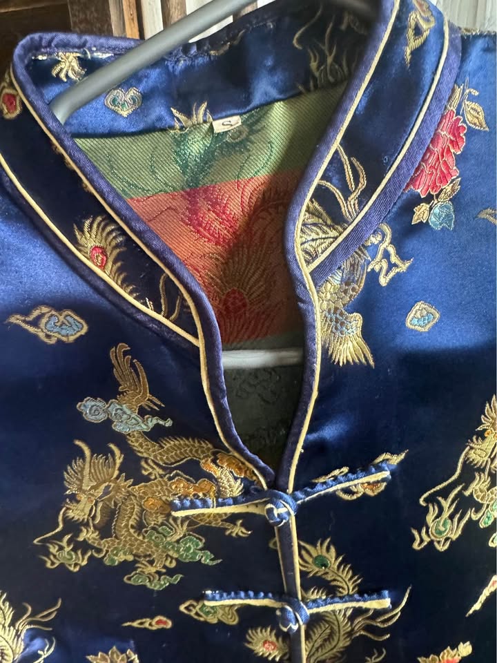 Beautiful embroidered top (small) - photo 3