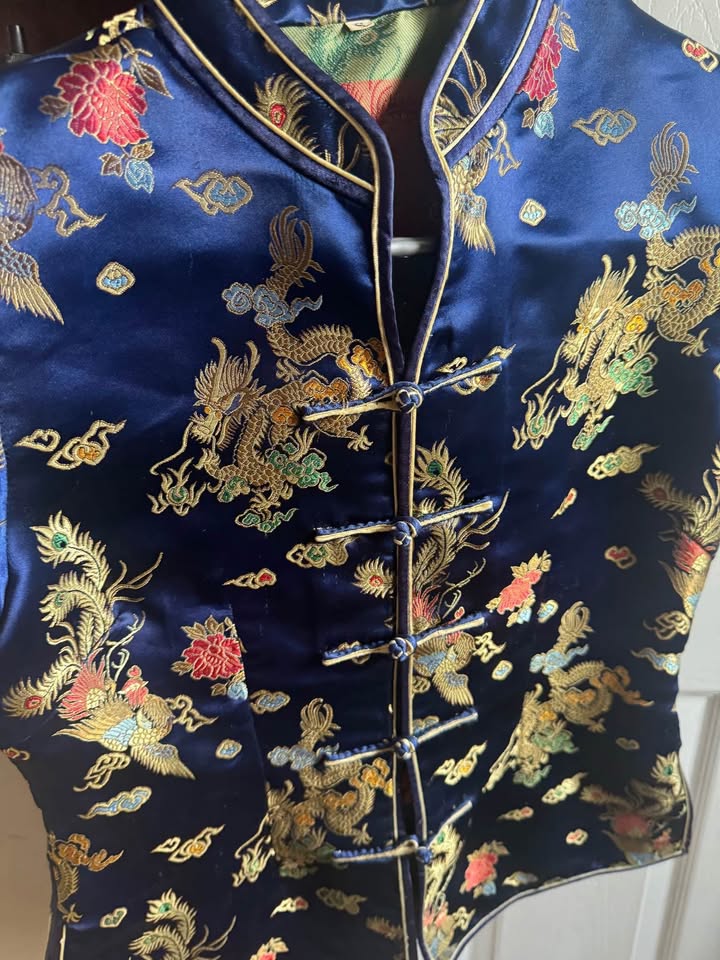 Beautiful embroidered top (small) - photo 4