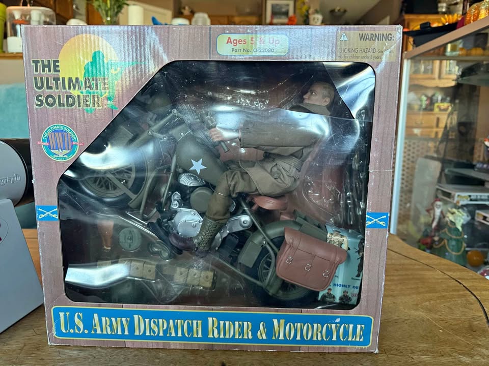 21st Century Toys U.S. Army Dispatch Rider & Motorcycle