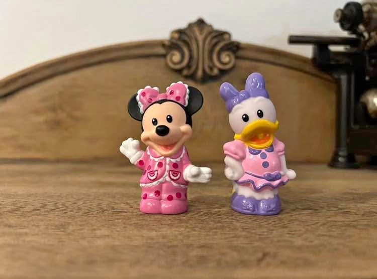 Fisher-Price Little People Magic of Disney Minnie & Daisy