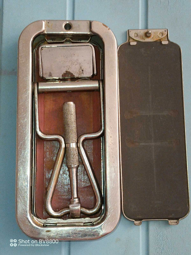 Vintage Rolls Razor - photo 3