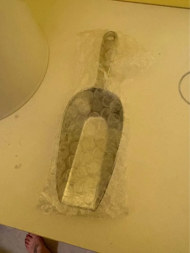 Decorative bird seed bucket. image indicator(3)