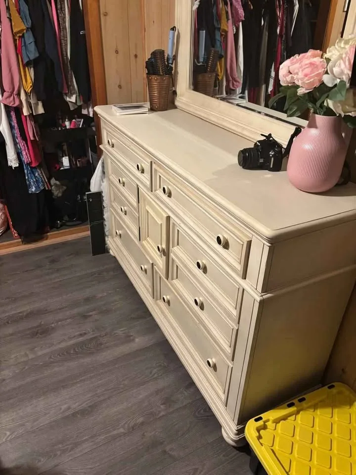 DRESSER FOR SALE image indicator(2)