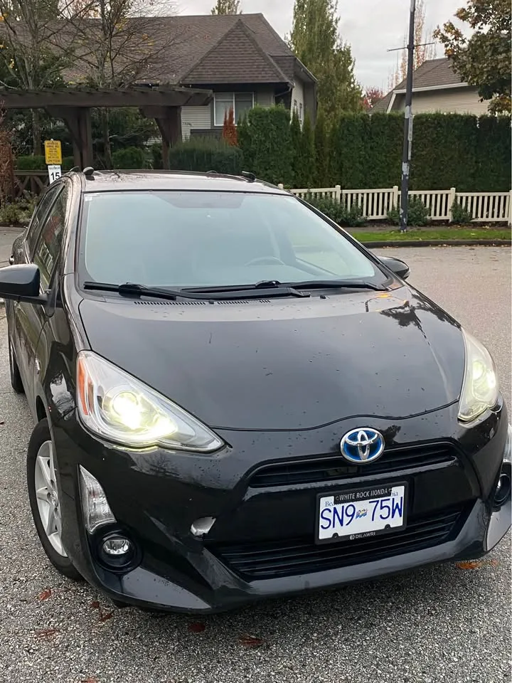 2015 Toyota Prius c image indicator(2)