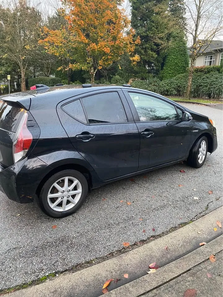 2015 Toyota Prius c image indicator(3)