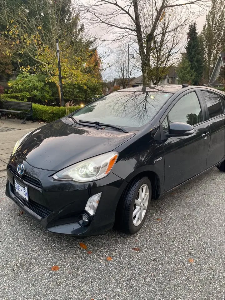 2015 Toyota Prius c image indicator(6)