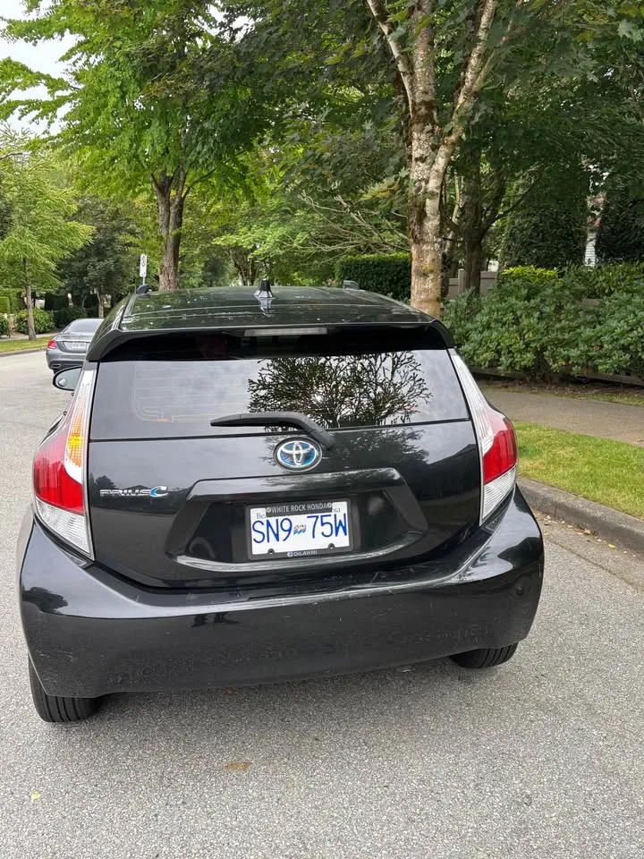 2015 Toyota Prius c image indicator(8)