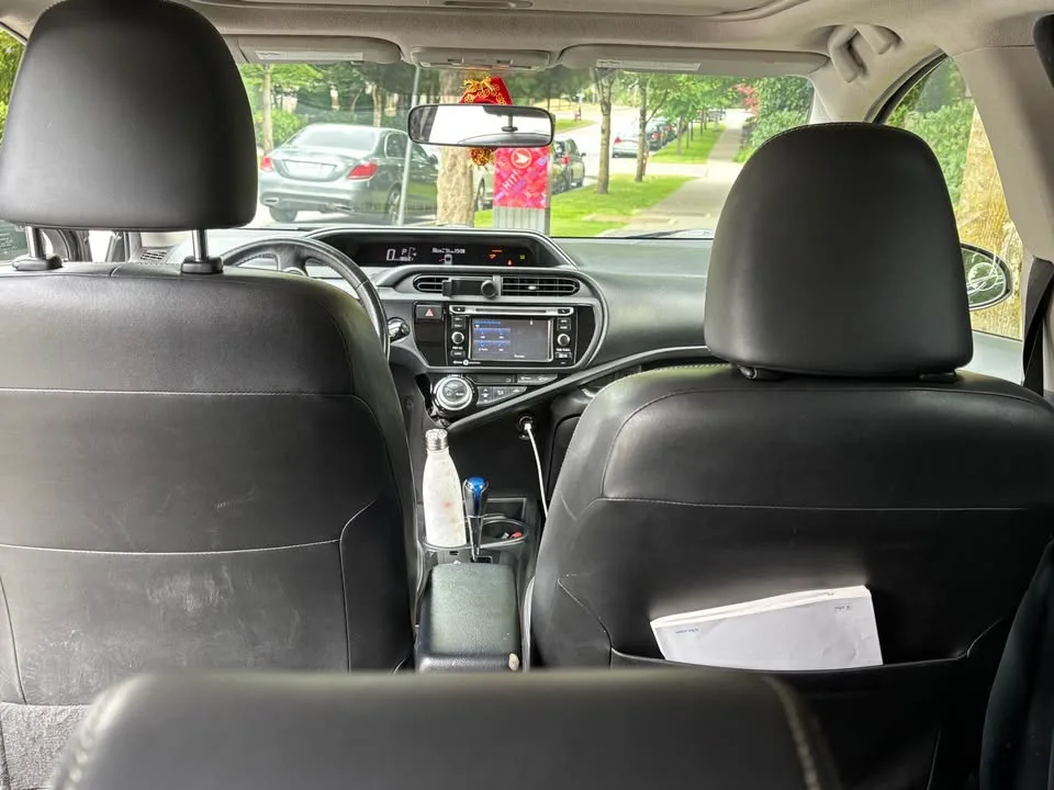 2015 Toyota Prius c image indicator(10)