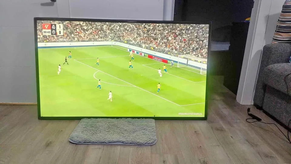 60" Samsung TV
