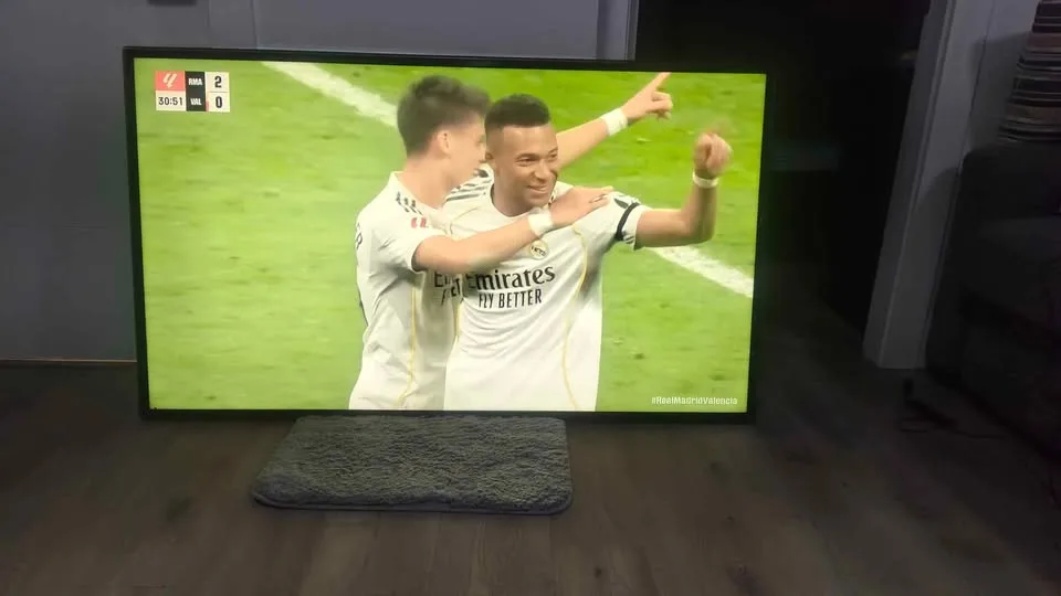 60" Samsung TV image indicator(3)