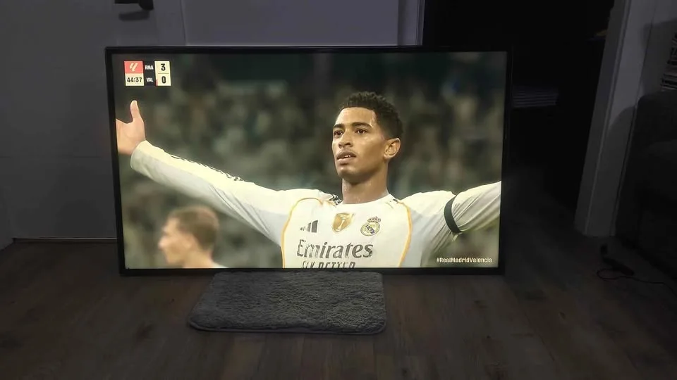 60" Samsung TV image indicator(4)