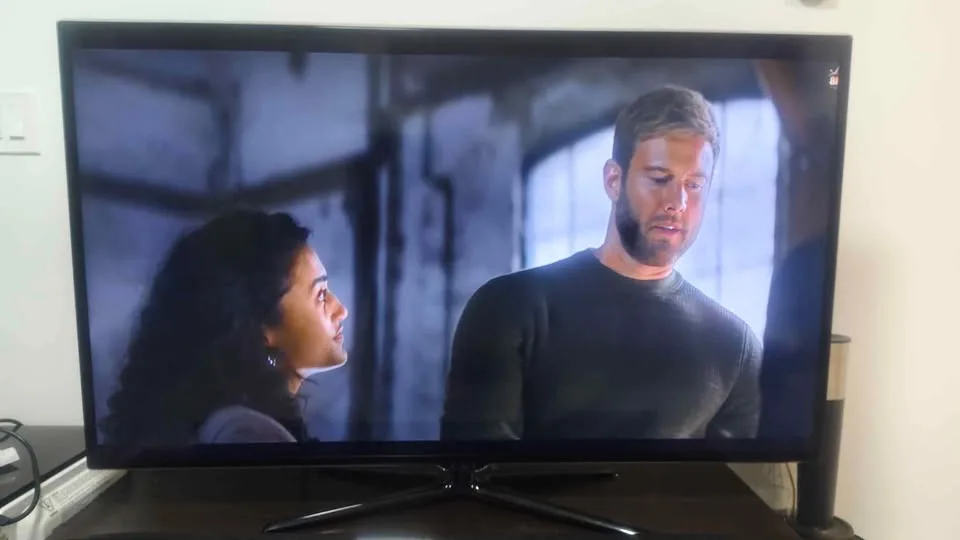 55" Samsung smart TV image indicator(3)