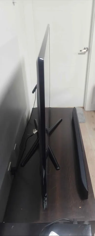 55" Samsung smart TV image indicator(5)