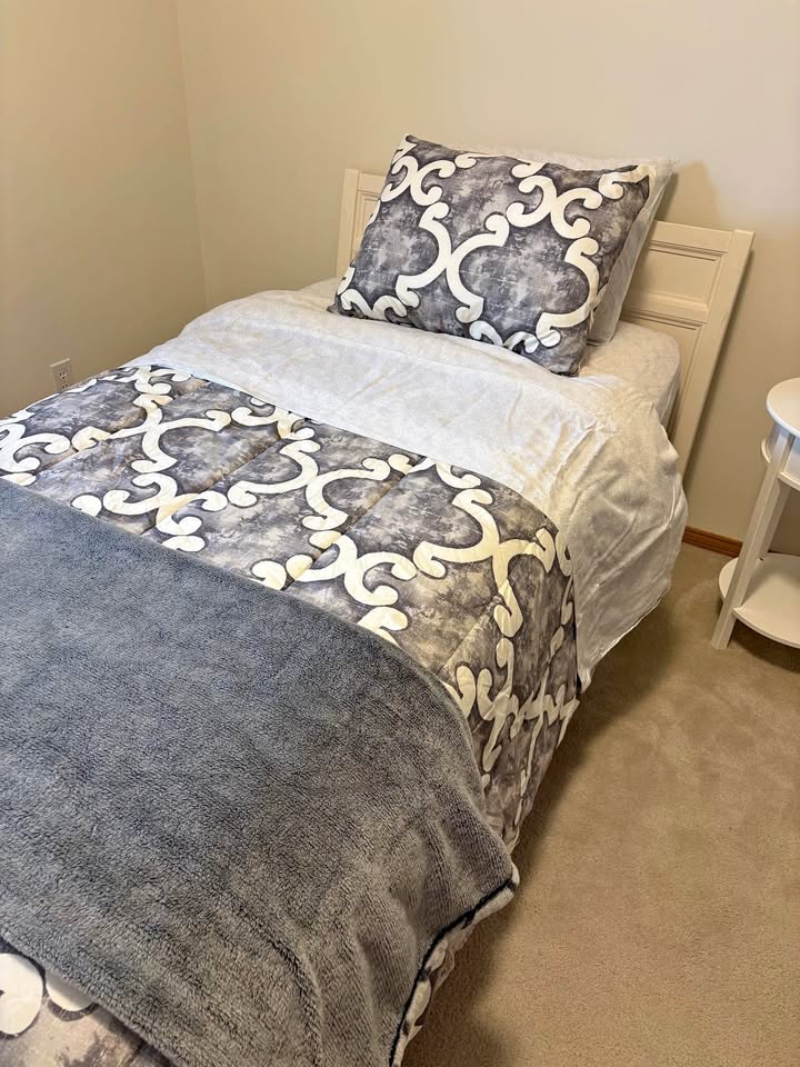 Complete twin bed set