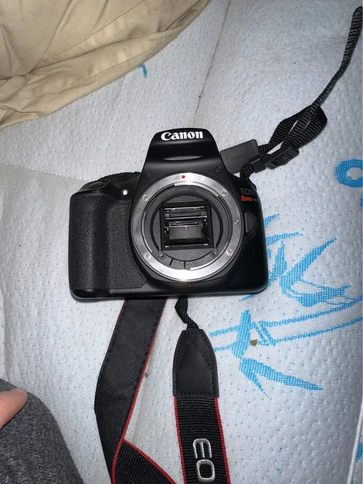 Canon Rebel T5i and T6 plus lens and bags image indicator(3)
