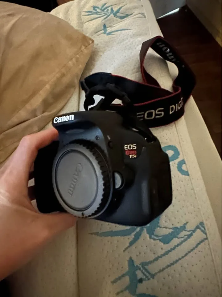 Canon Rebel T5i and T6 plus lens and bags image indicator(4)