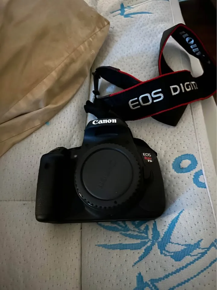 Canon Rebel T5i and T6 plus lens and bags image indicator(5)
