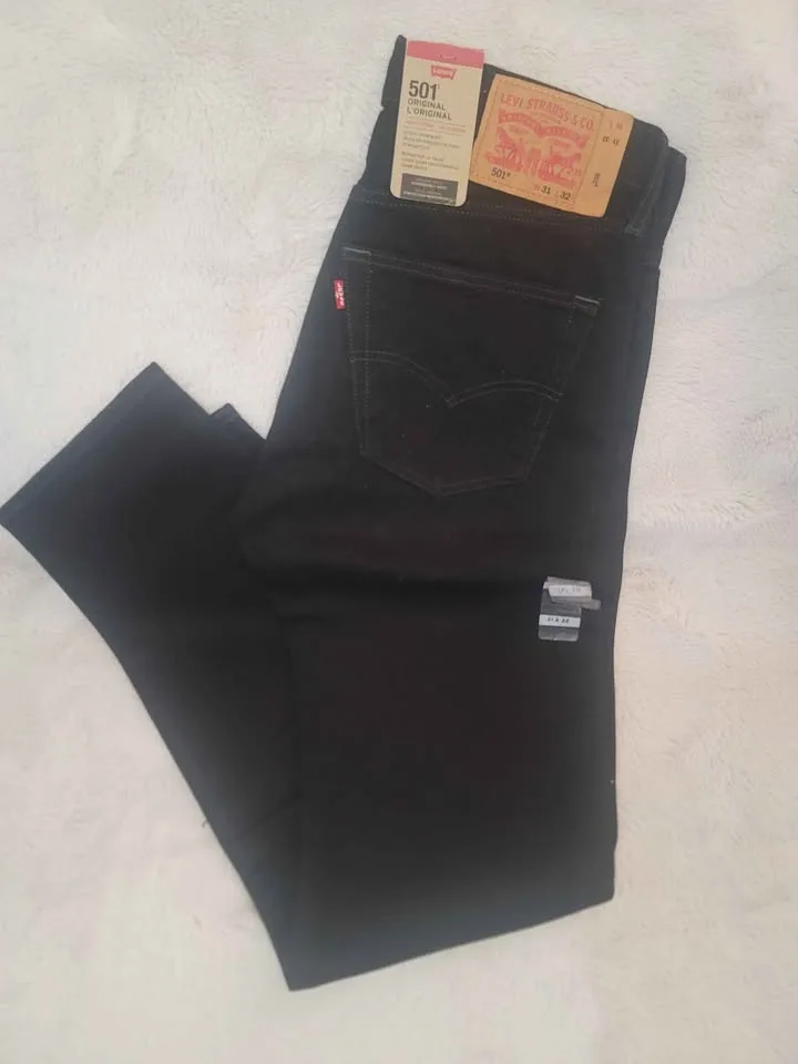 NEW Men's 31x32 Levi's Straight Leg Black denim jean image indicator(2)