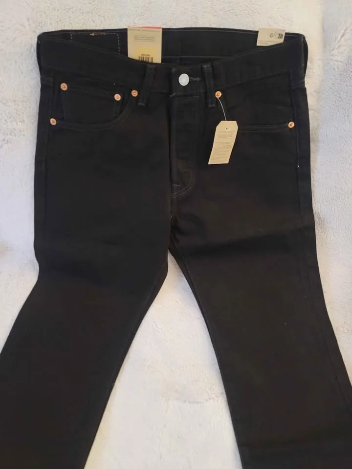 NEW Men's 31x32 Levi's Straight Leg Black denim jean image indicator(5)