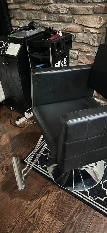 Leather chair image indicator(4)