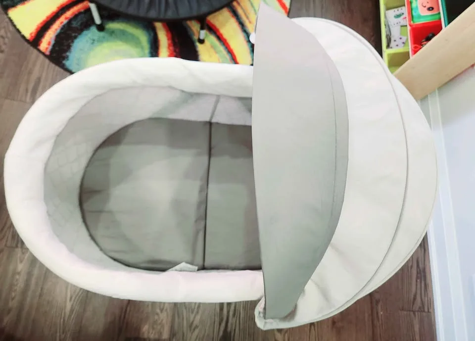 Ingenuity Foldaway Rocking Wood Bassinet image indicator(3)