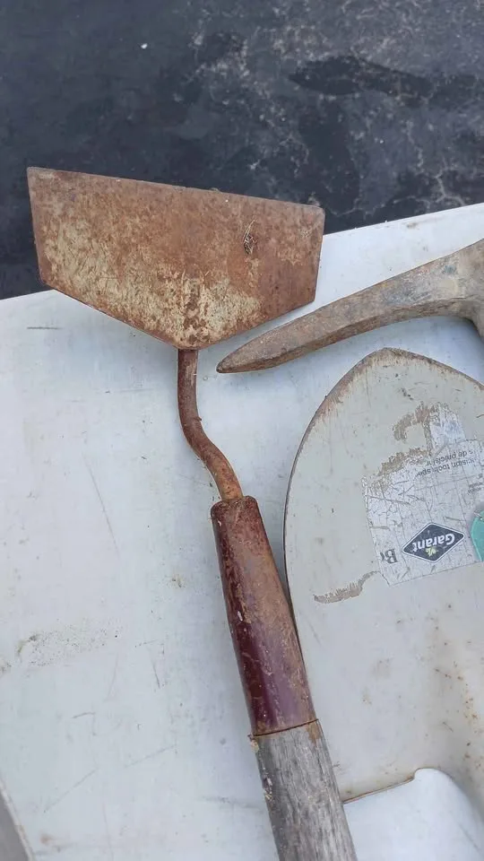 AXE AND SHOVELS image indicator(3)