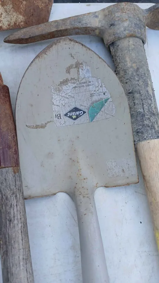 AXE AND SHOVELS image indicator(4)