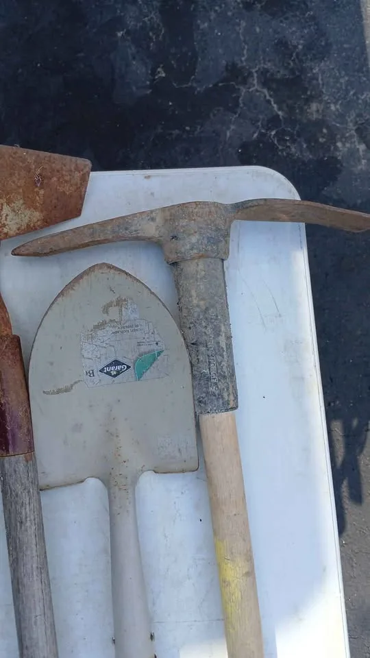 AXE AND SHOVELS image indicator(5)