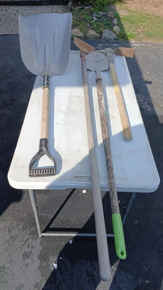 AXE AND SHOVELS image indicator(6)