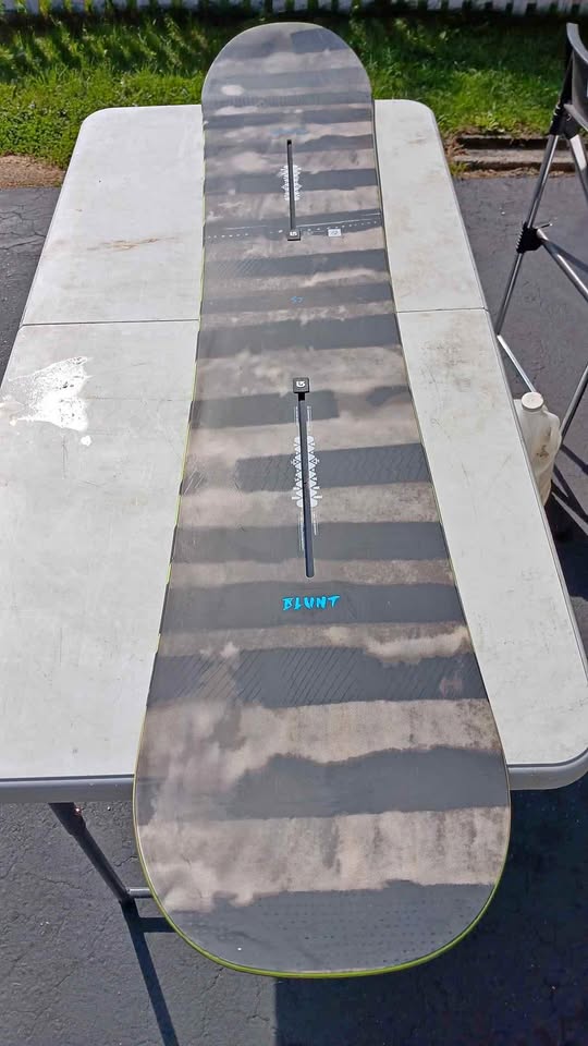 BURTON BLUNT 157 FLYING SNOWBOARD
