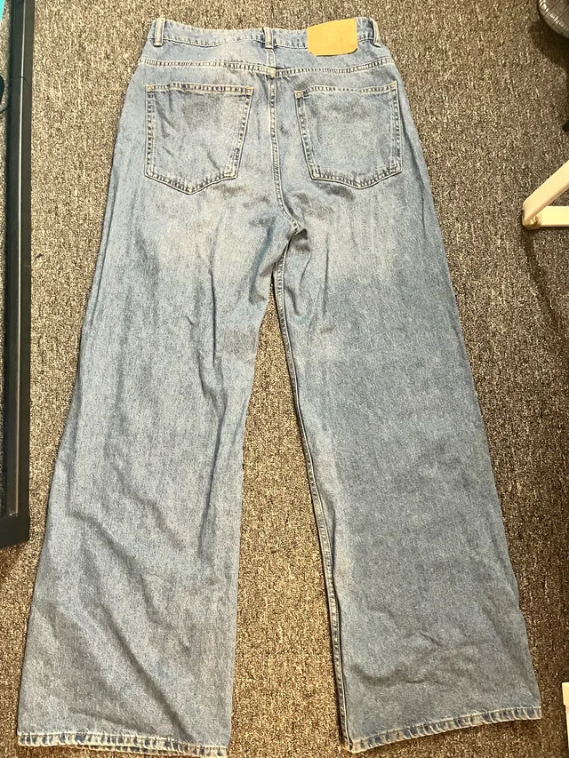 H&M baggy jeans/ mom jeans image indicator(3)