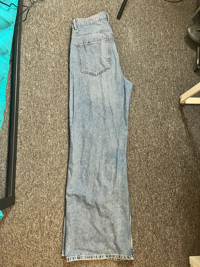 H&M baggy jeans/ mom jeans image indicator(4)