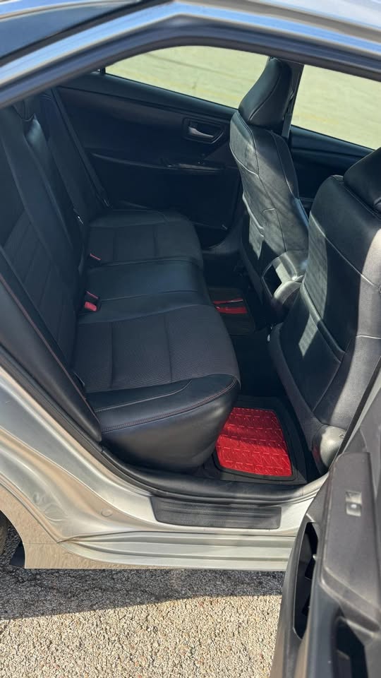 2016 Toyota Camry - photo 2
