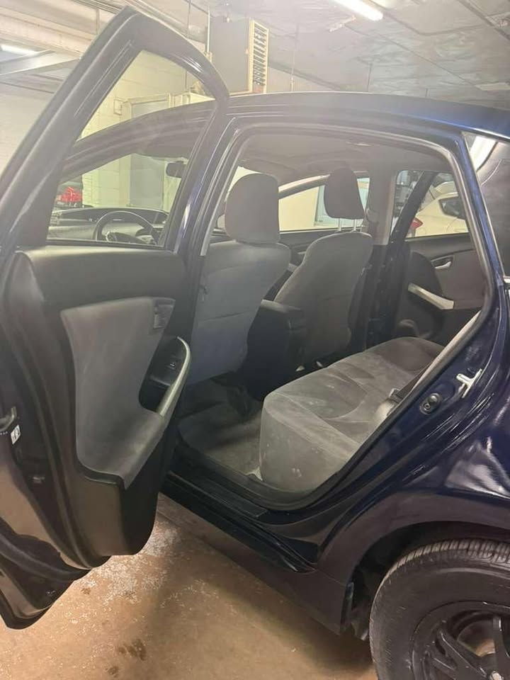 2013 Toyota prius two - photo 2