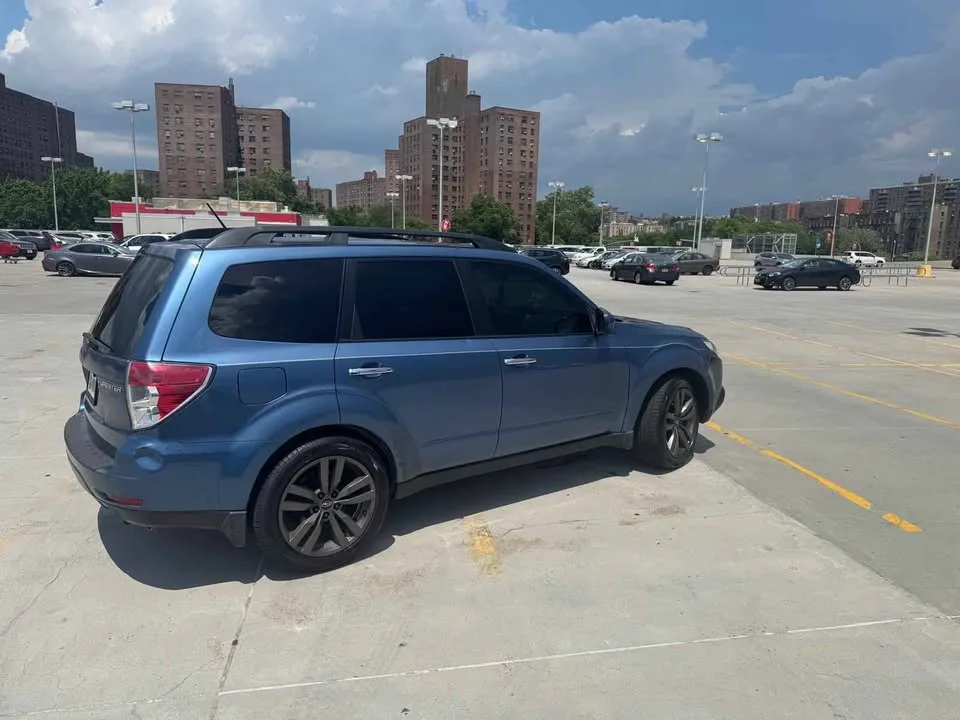 2010 Subaru Forester · 2.5i Sport Utility 4D image indicator(2)