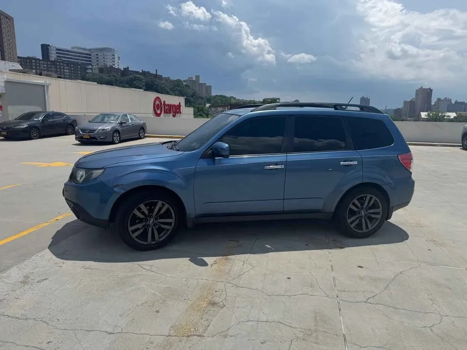 2010 Subaru Forester · 2.5i Sport Utility 4D image indicator(3)