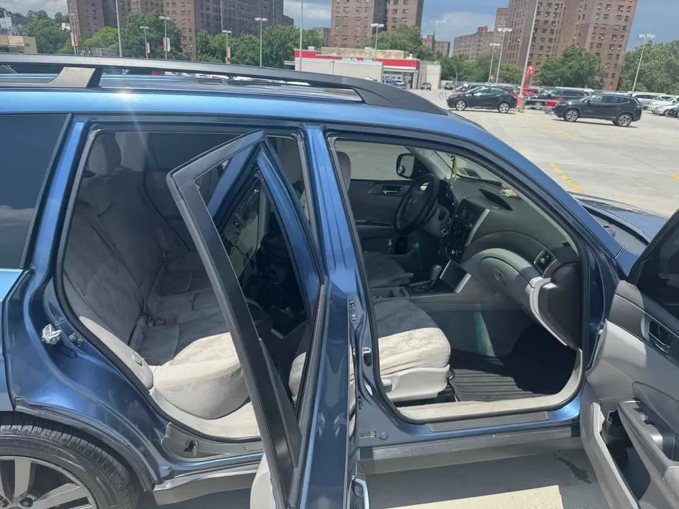 2010 Subaru Forester · 2.5i Sport Utility 4D image indicator(4)