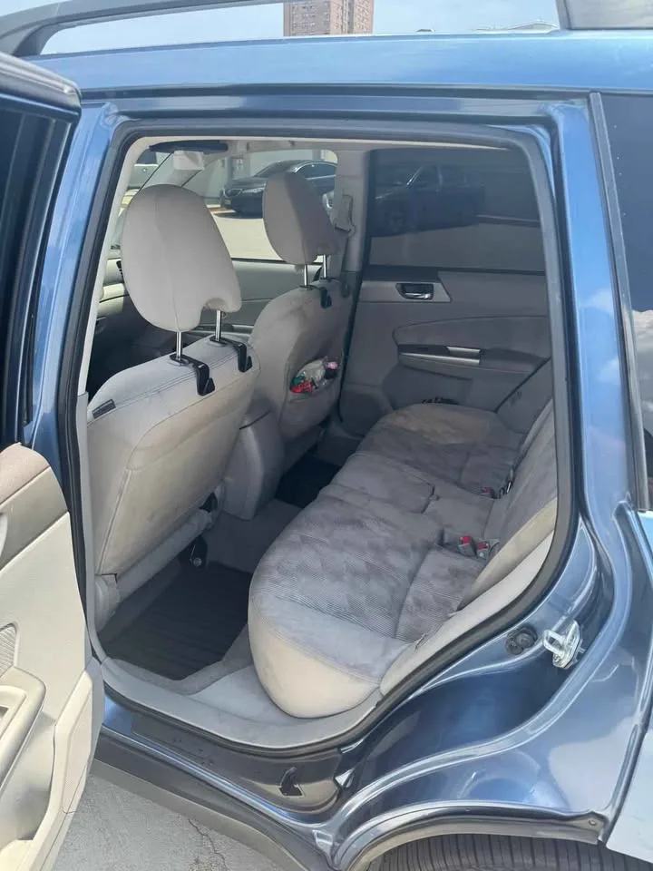 2010 Subaru Forester · 2.5i Sport Utility 4D image indicator(9)