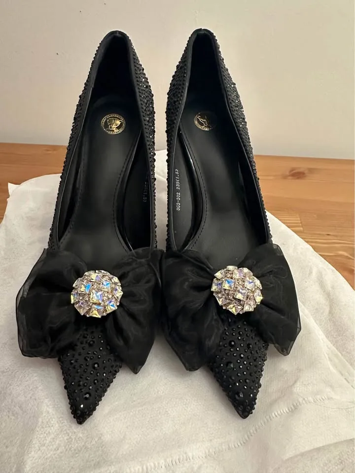 Red bottoms Black Rhinestone Bow Heels image indicator(5)
