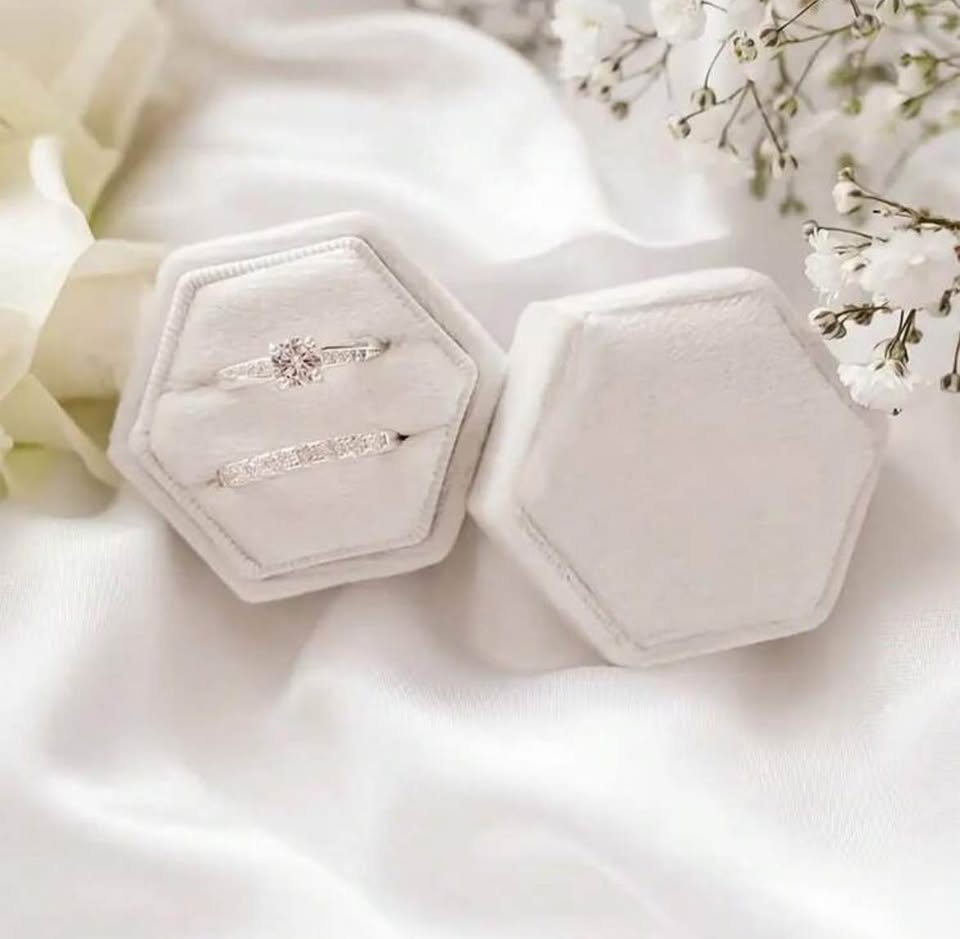 Two slot white velvet ring box - photo 2