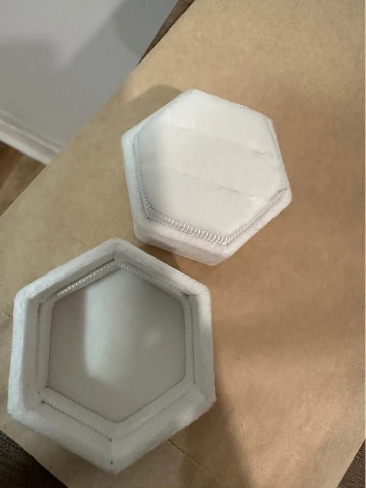 Two slot white velvet ring box image indicator(4)
