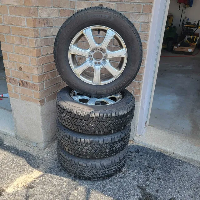 Like-New Michelin Winter Tires 215/65R16 - Full Set (1 Season) image indicator(2)