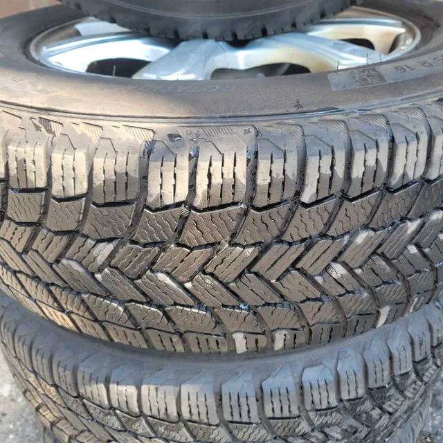 Like-New Michelin Winter Tires 215/65R16 - Full Set (1 Season) image indicator(3)