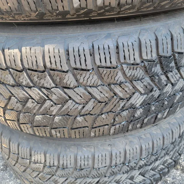 Like-New Michelin Winter Tires 215/65R16 - Full Set (1 Season) image indicator(6)