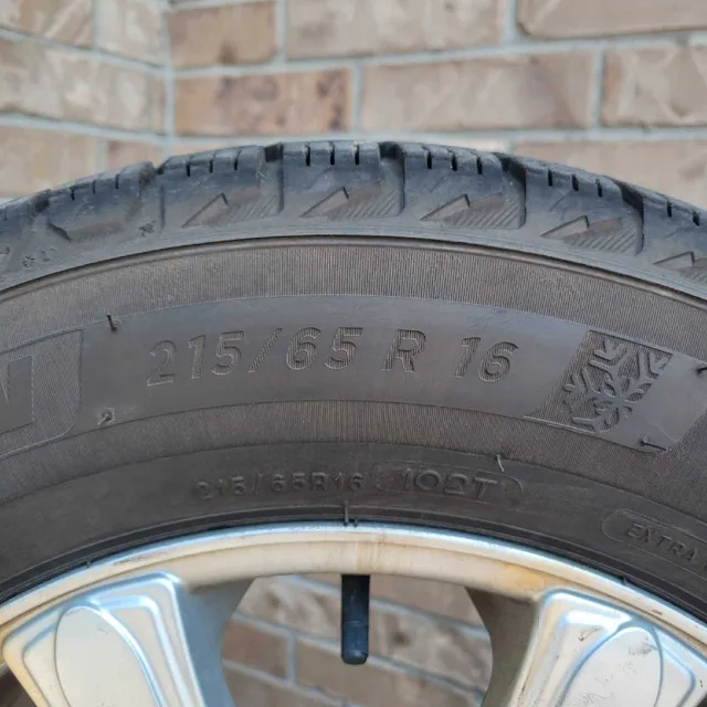 Like-New Michelin Winter Tires 215/65R16 - Full Set (1 Season) image indicator(7)